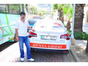 Erdoğan Sevdası Yollara Düşürdü