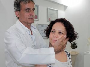 (Özel Haber) Eşini Doktora Götürdü, Kendinde De Fıtık Çıktı