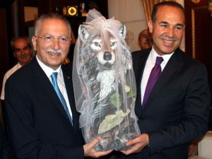 Ekmeleddin İhsanoğlu’na Davullu Zurnalı Karşılama