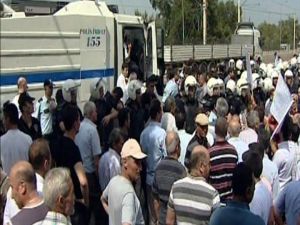 Belediyenin Su Vermediği Vatandaşlar Yol Kapattı