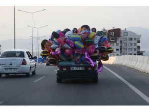 (Özel Haber) Bursa’da Uçan Balonlu Yolculuk Görenleri Hayrete Düşürdü