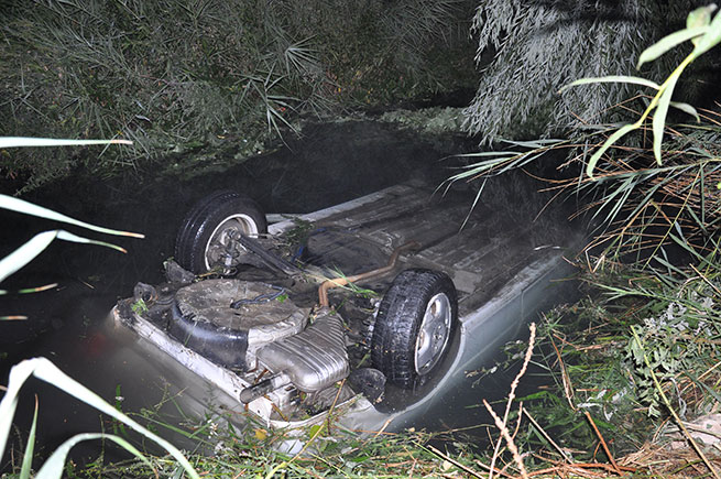 Otomobil Sulama Kanalına Uçtu  