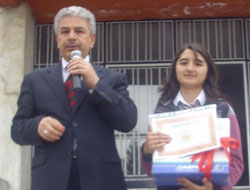 Bilgi Yarışmasının Başarılı Öğrencisine Ödül