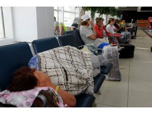 44 Turist Havalimanında Mahsur Kaldı