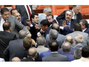 Tbmm Genel Kurulunda Yumruklu Kavga