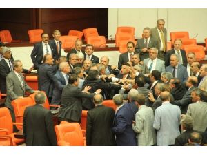 Meclis’te Yumruklar Konuştu