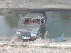 Otomobil Sulama Kanalına Düştü: 4 Yaralı