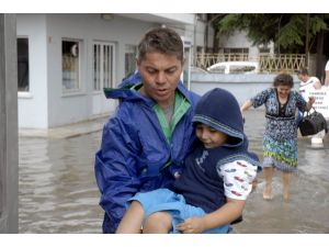 (Özel Haber) Vatandaşların Yağmurla İmtihanı