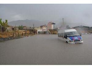 Niğde Sağanak Yağmura Teslim Oldu