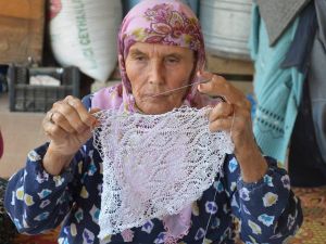 80 Yaşındaki Zeynep Ninenin Yaşam Mücadelesi