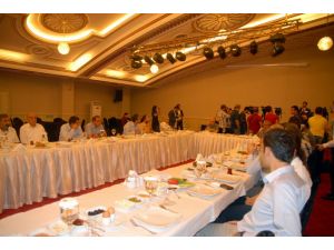 Cumhurbaşkanı Adayı Demirtaş, Diyarbakır’da Parti Ve Stk Temsilcileriyle Bir Araya Geldi