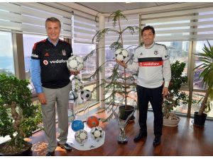 Beşiktaş Belediye Başkanı Murat Hazinedar, Başkan Fikret Orman’ı Ziyaret Etti