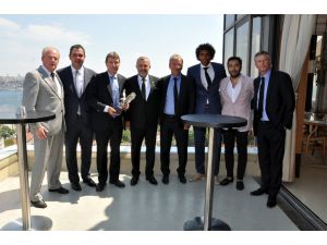 Beşiktaş Kulübü Yöneticileri, Feyenoord Ve Uefa Delegesi İle Yemekte Bir Araya Geldi