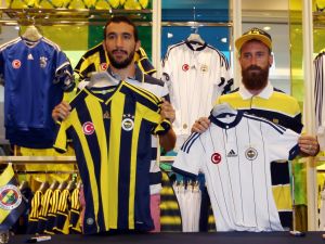 Mehmet Topal Ve Raul Meıreles Yeni Sezon Formalarını İmzaladı