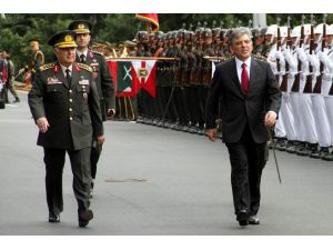 Cumhurbaşkanı Gülden Genelkurmay Başkanı Özele Veda Ziyareti