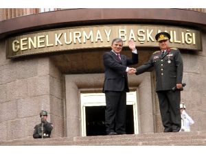 Gül Genelkurmay Karargahında