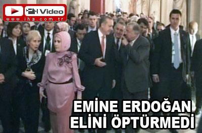 Emine Erdoğan elini öptürmedi 