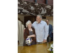 Huzurevinde Tanışan Abd’li Joyce Ve Iraklı Velid Dünya Evine Girdi
