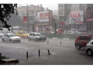 Yağmur Ve Fırtına Bursayı Esir Aldı