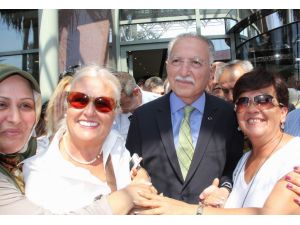 İhsanoğlu, 10 Yaşındaki Emine’nin 30 Liralık Bağışını Kabul Etmedi