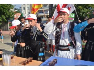 En Hızlı Çay İçme Yarışması