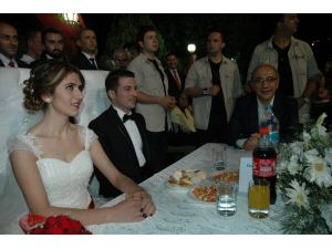 Düğünde Gelinin Esprisi Şok Etti
