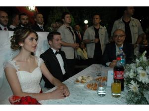 Gelin Hayır Dedi, Bakan Bakakaldı