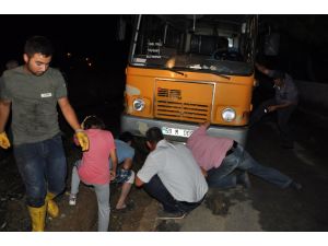 Tekirdağ’yol Çöktü Minibüs Yola Saplandı