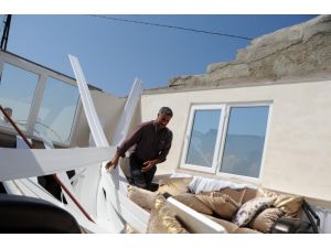 Antalya’da Hortum Bir Evi Yıktı
