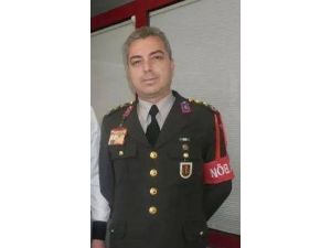 Genç Albay Rütbesini Takamadı