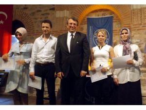 Açık Öğretimde Dereceye Giren Öğrenciler Ödüllendirildi