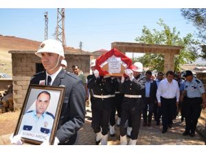 Kalp Krizi Geçiren Polis Memuru, Memleketi Türkoğlunda Toprağa Verildi