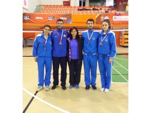 Badmintonda İki Altın Madalya Birden