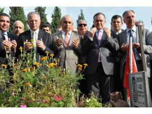 Cumhurbaşkanı Adayı Ekmeleddin İhsanoğlu Soma Maden Şehitliğinde