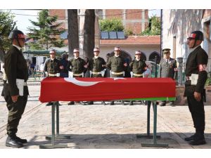 Rütbesini Takamadan Kalbine Yenilen Genç Albay Törenle Uğurlandı