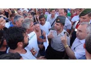 Tatilciler, Silifke’de Üst Geçit İçin Yol Kapattı
