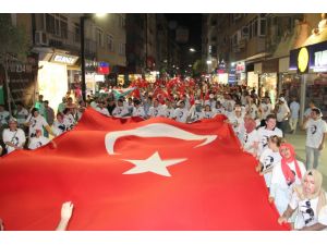 Gençlik Kolları Erdoğan İçin Yürüdü