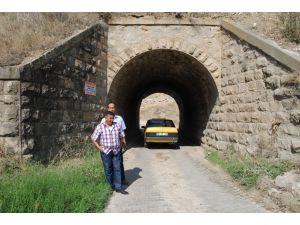 Araç Ve Yaya Geçişi Yasak Köy