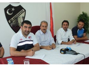Ümit Özat İmzaladı