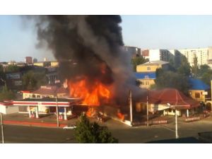 Akaryakıt İstasyonu Havaya Uçtu