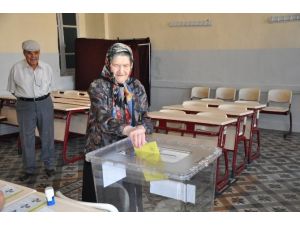 Oy Kullanma İşlemleri Başladı