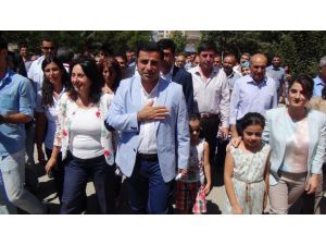 Cumhurbaşkanı Adayı Demirtaş Oyunu Kullandı