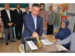 Bakan Yılmaz Oyunu Memleketinde Kullandı