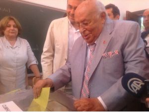 9. Cumhurbaşkanı Demirel Oyunu Kullandı