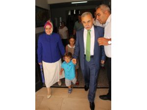 Vali Büyük, Torunlarıyla Birlikte Oy Kullanmaya Geldi