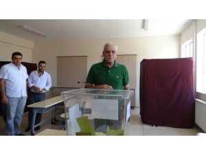 Mardin Büyükşehir Belediye Başkanı Ahmet Türk, Oyunu Kullandı