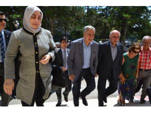 Başbakan Yardımcısı Bülent Arınç, Oyunu Kullandı