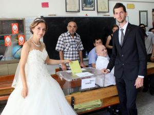 (Özel Haber) Gelinliğiyle Sandığa Gitti