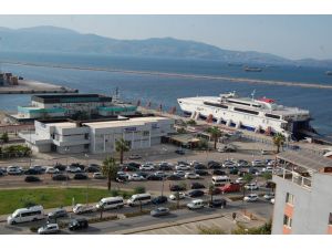 Feribot İskelesinde Seçim Yoğunluğu