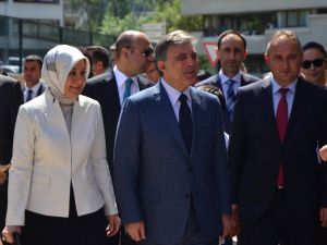 Cumhurbaşkanı Gül İle Eşi Hayrünnisa Gül Oyunu Kullandı